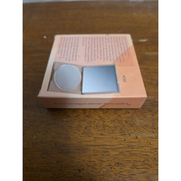 Mally XO Face Defender Matifiant .46 oz 13 g Full Size With Sponge Universal NIB - Picture 5 of 6